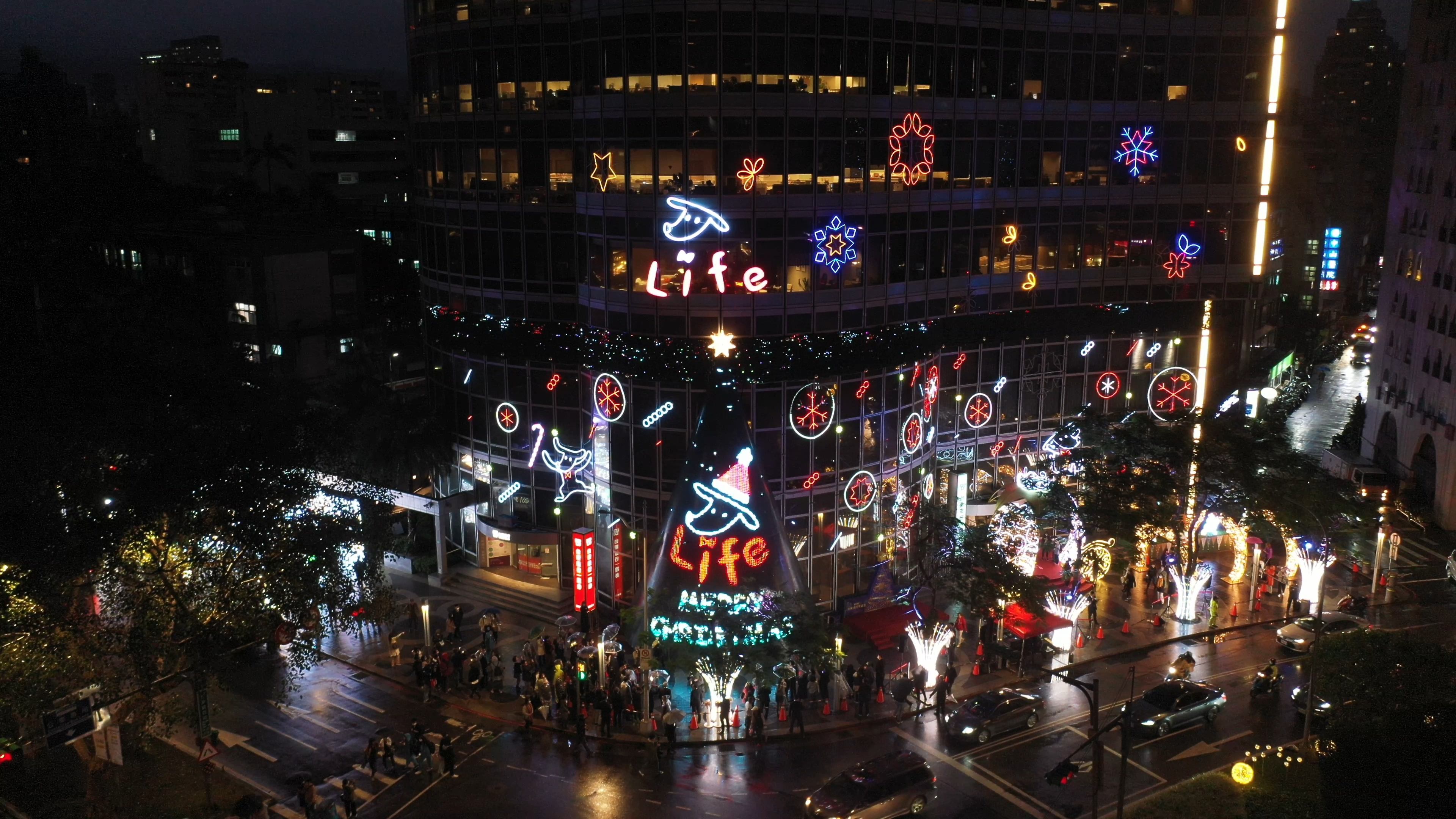 20201204_今年台新耶誕祭擴大規模給大家打氣 吳東亮親自點燈並邀請小朋友歡度聖誕_新聞圖片二