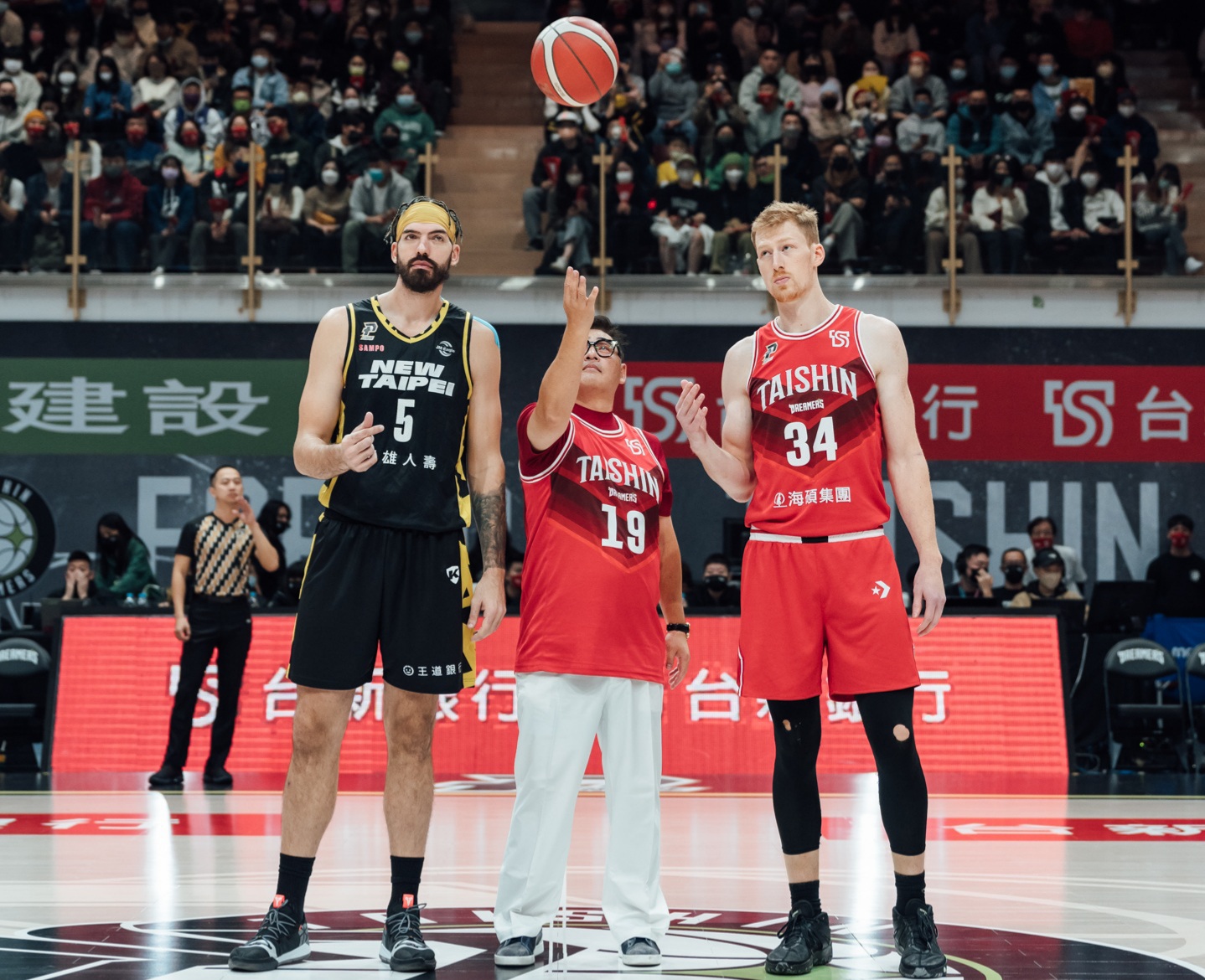 20221225_台新夢想家 聖誕大戰人氣爆棚 台新主題周「夢想聖誕祭、認真很可以」_新聞照1