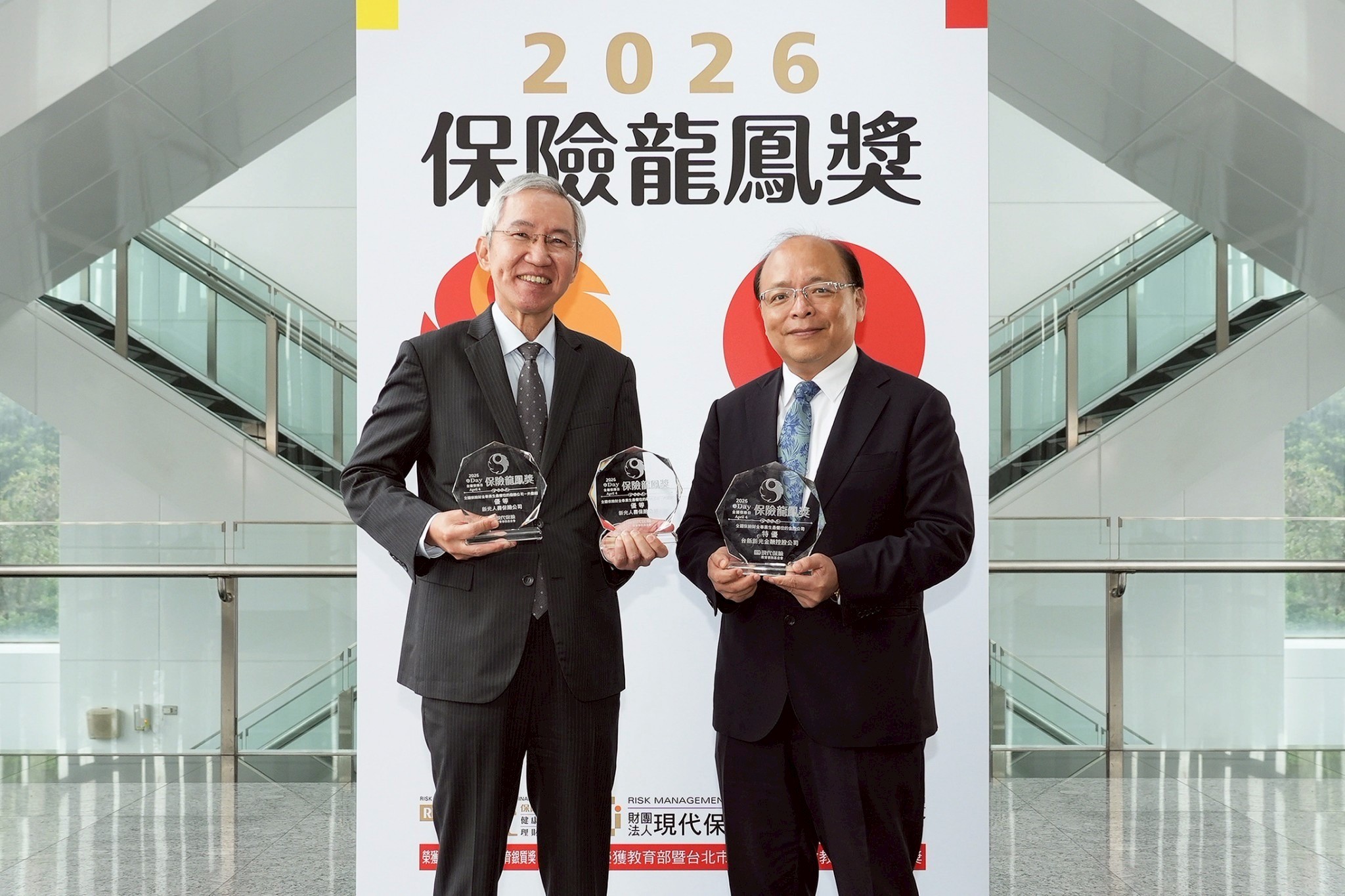 20260303_財金系所學生最嚮往的金融機構 台新新光金、新光人壽同獲保險龍鳳獎_新聞照 20260303_財金系所學生最嚮往的金融機構 台新新光金、新光人壽同獲保險龍鳳獎_新聞照