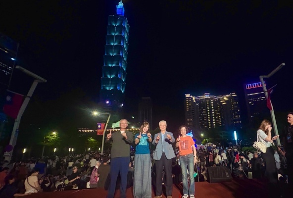 國慶創舉!「煙火+無人機」 台新新光金合併後首秀 攜手台北101寫歷史